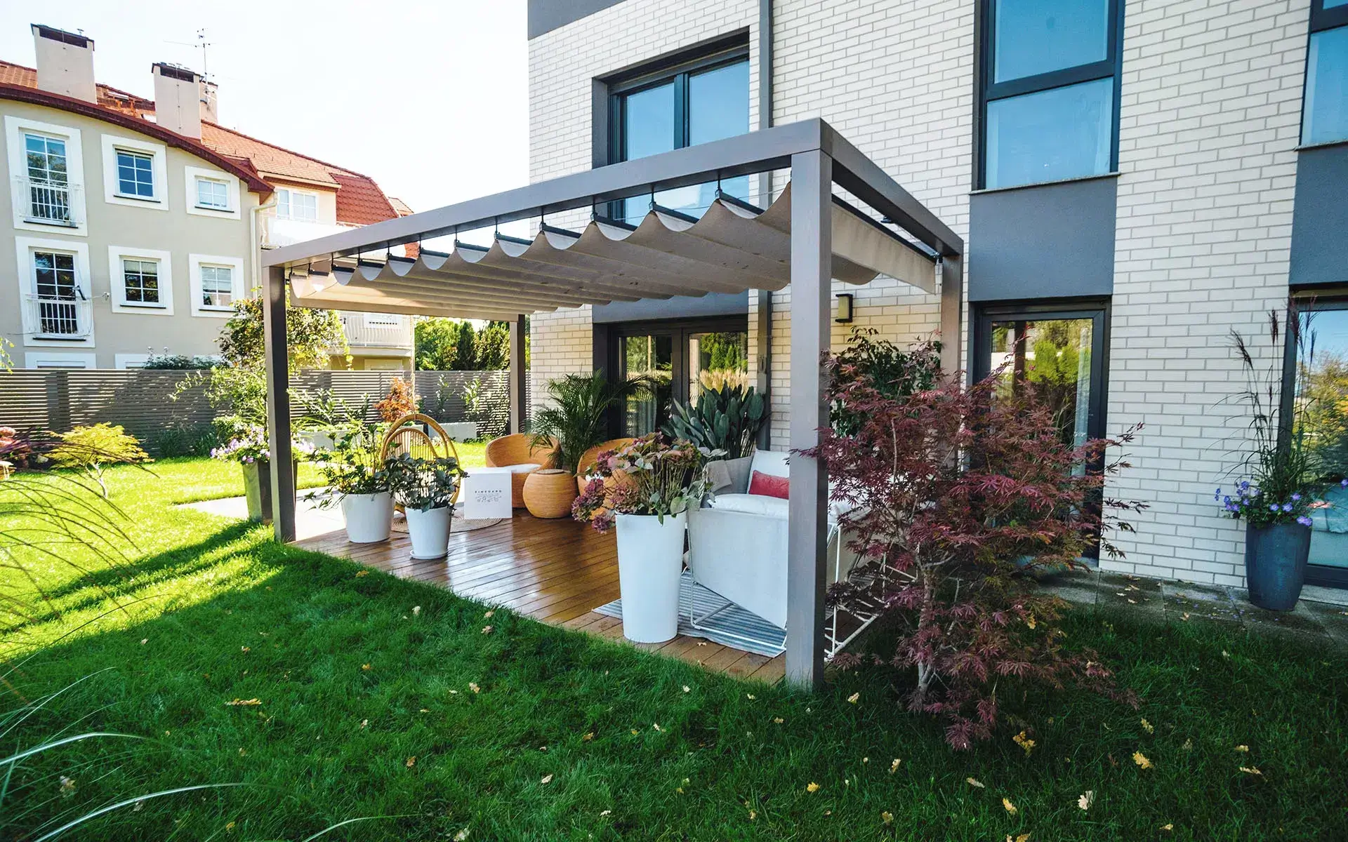 mala-pergola-na-tarasie-w-bloku-wroclaw-pinegard