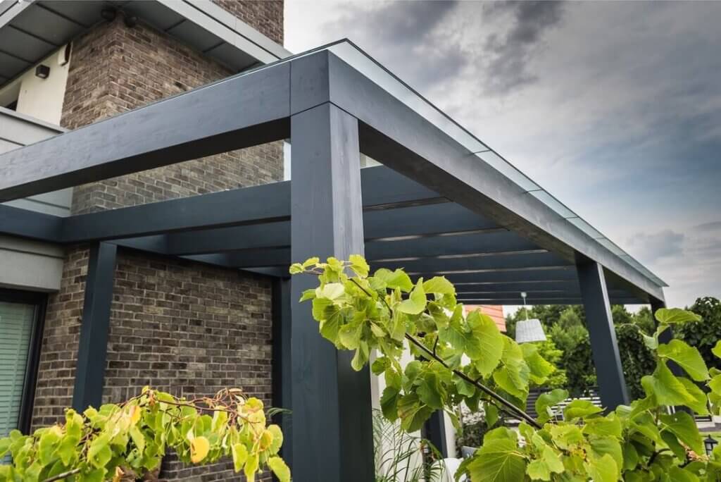Pergola aus Holz mit Glasdach