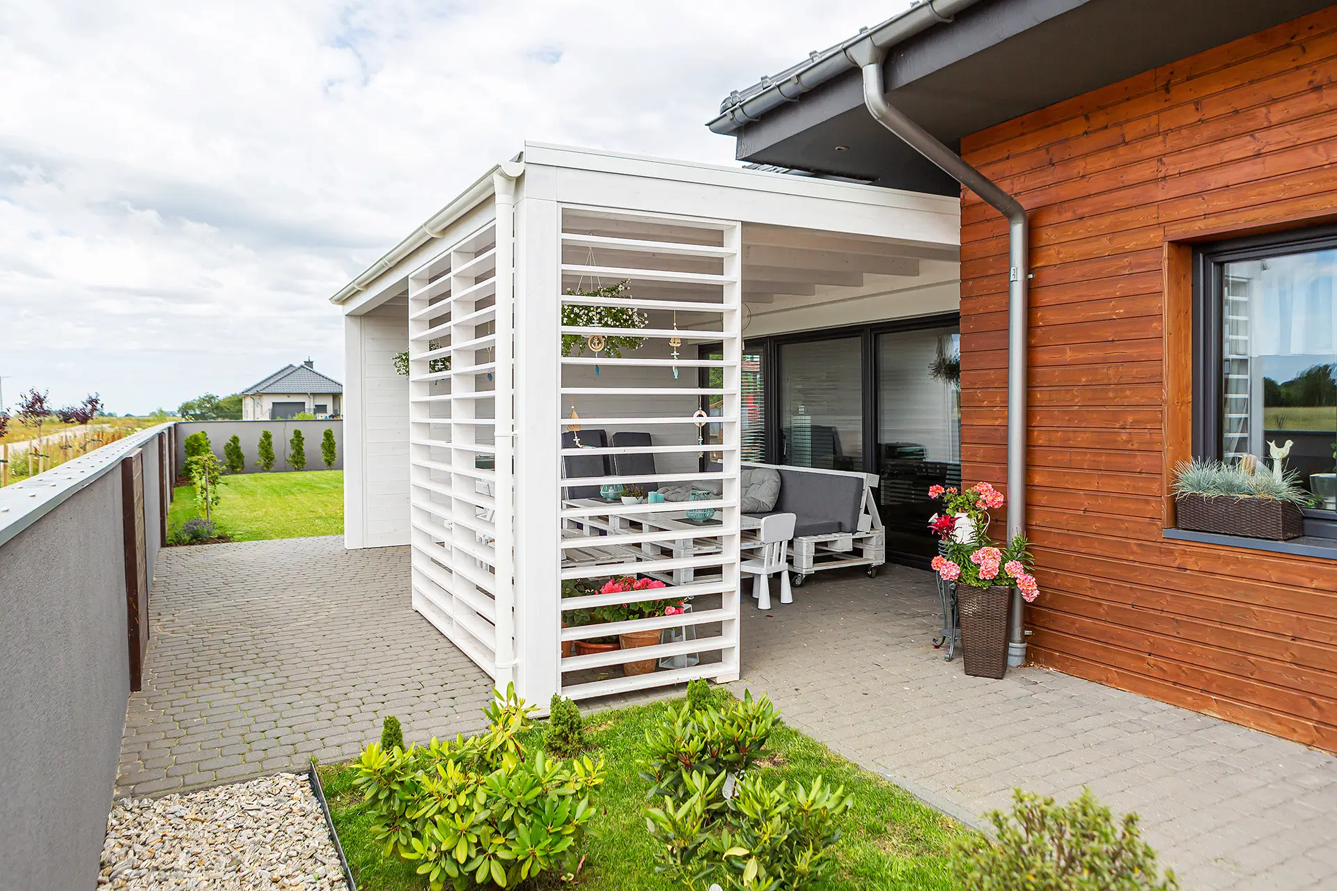 Pergola, która redefiniuje codzienny relaks przy domu (2)